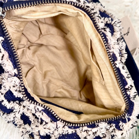 Free People "Crossbody bag in Navy and Cream" NWT - Picture 6 of 7